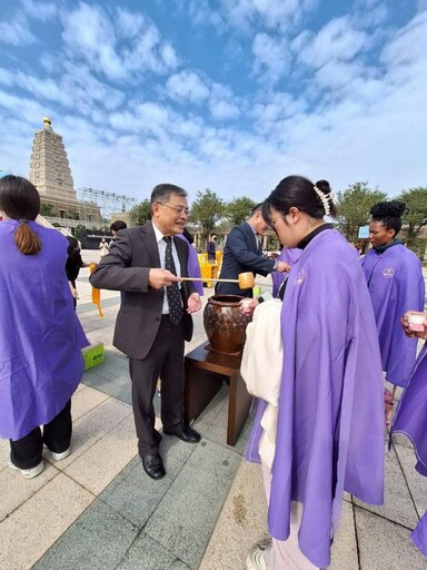 南華大學成年禮回佛光山佛陀館舉辦 感恩之行茁壯、放光