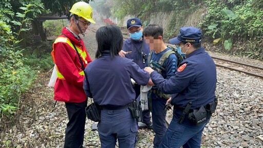 遊客行走阿里山鐵路依法裁罰 貪圖方便危險又失荷包