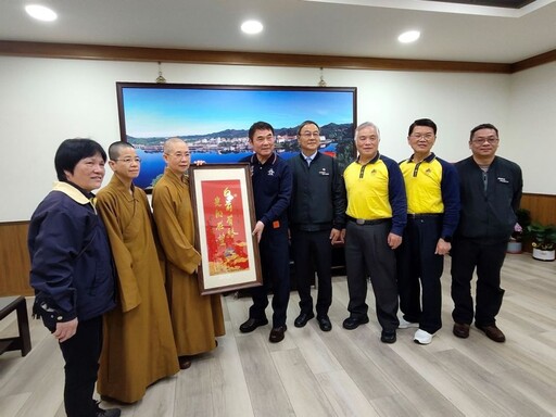 佛光山大明寺致贈臘八粥 苗栗縣府員工同霑法喜