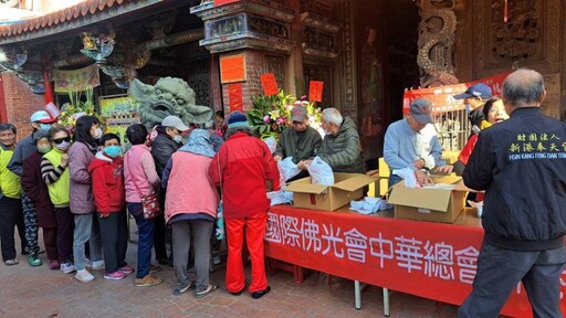 歲末寒冬送暖 新港奉天宮臘八關懷活動場面溫馨