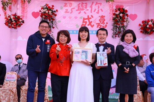 嘉市集團結婚 黃敏惠市長擔任證婚人 陳姿妏議長擔任主婚人祝福新人多生貴子