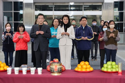 南投縣府歲末尾牙祭典 許淑華祈願諸事順利人員平安