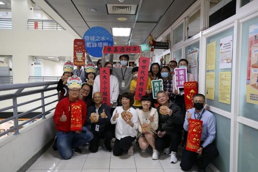 嘉市長黃敏惠分送春節紅包 祝福同仁「幸福不斷、不斷幸福」