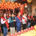 翁章梁大年初一至宮廟發紅包 祈求嘉縣發展順利