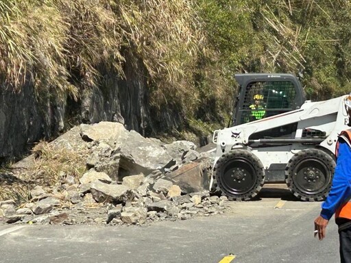 大年初二5.6地震 阿里山公路落石砸車 幸無人受傷