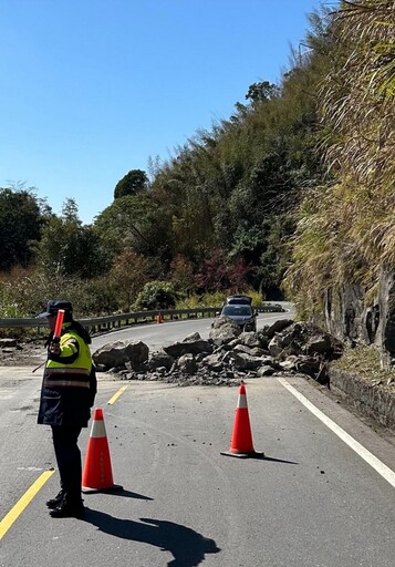 大年初二5.6地震 阿里山公路落石砸車 幸無人受傷