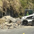 大年初二5.6地震 阿里山公路落石砸車 幸無人受傷