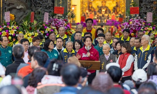 總統賴清德前往雲林、嘉義等地廟宇參香 發放福袋