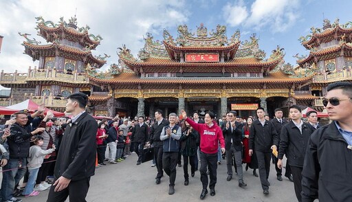 總統賴清德前往雲林、嘉義等地廟宇參香 發放福袋