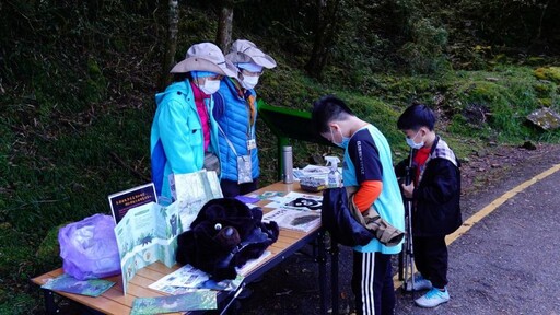 新春玉山步道黑熊現蹤 無痕山林行