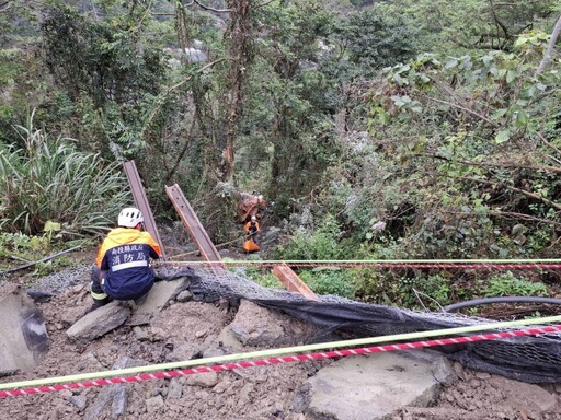 南投仁愛鄉廬山馬赫坡部落產業道路水泥預拌車墜谷