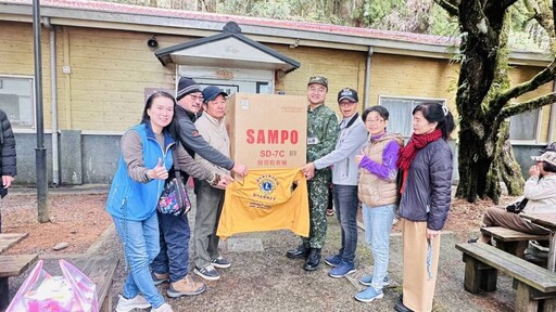 新竹市光輝獅子會、心樂園協會慰問國軍官兵表達敬意