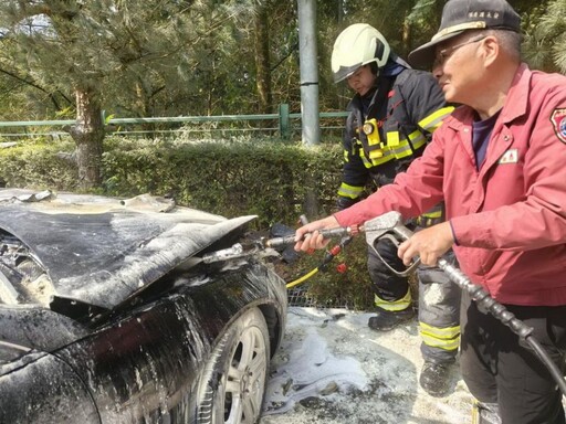 魚池鄉日月潭纜車站售票亭前 發生車輛火警一起