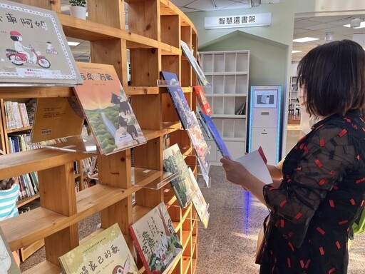 嘉市世賢圖書館完工開館 啟動24小時預約取書櫃服務