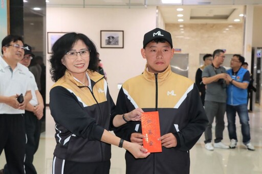 114年全中運苗栗縣代表隊授旗 邱俐俐期許全力以赴爭取佳績