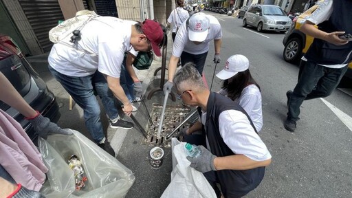 中市響應世界地球日 公私攜手淨街維護市容整潔