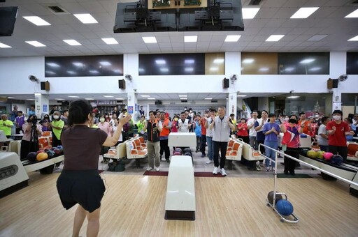 嘉市府114年勞動節保齡球大賽 破百人熱血開打
