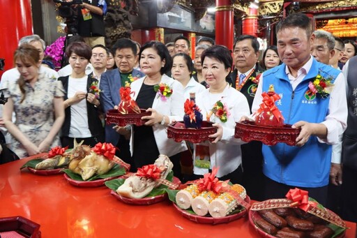 白沙屯拱天宮媽祖起駕至北港進香