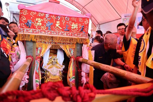 白沙屯媽祖、山邊媽祖鑾駕抵達北港朝天宮 張麗善率各界接駕祈福