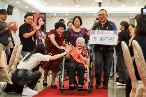 嘉縣府表揚22位模範母親 東石鄉人瑞高齡99歲等接受表揚