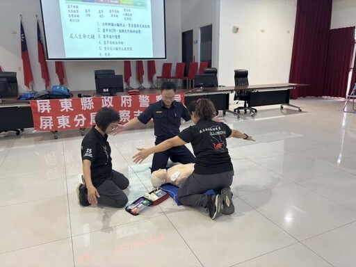 屏東警分局志工中隊別出心裁 辦理CPR研習慶祝母親節
