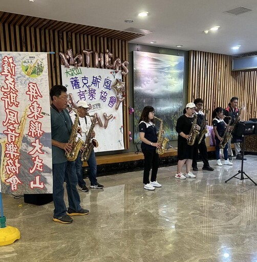 慶祝母親節 春風護理之家舉辦音樂饗宴 與長輩同歡