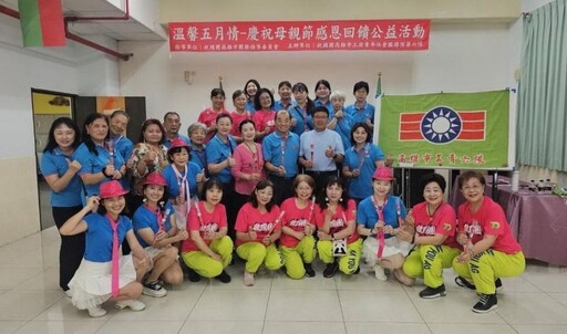 「愛在五月綻放」救國團高市團委會 贈花傳愛暖人心