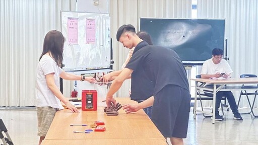 役男入營抽籤作業 軍服站及國軍人才招募小組到場宣導