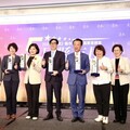 「五星市長」背後有五星市民！黃敏惠市長一日雙國接受頒獎項肯定