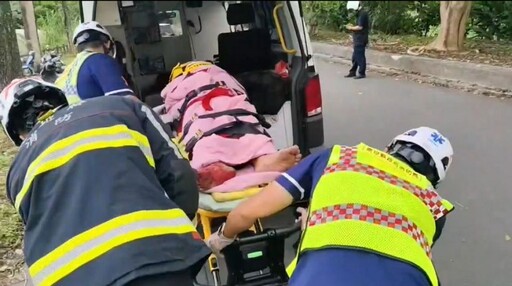 小貨車自撞路樹 協助受困人員脫困案