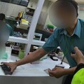 老翁赴郵局欲匯錢給老同事 行員一查「金流異常」阻詐10萬