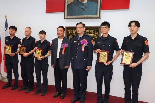 慶祝警察節縣長表揚績優員警 期勉繼續堅守崗位維護良好治安