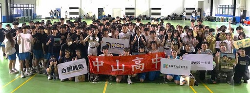 高市學生50元看球優惠圓滿落幕 台鋼雄鷹球員與啦啦隊進校園嗨翻全場