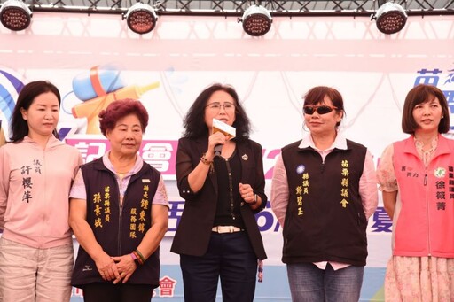 苗栗市民廣場戲水區即起開放 親子戲水樂無比