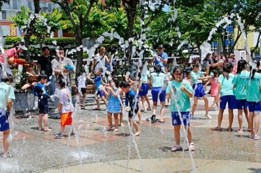 苗栗市民廣場戲水區即起開放 親子戲水樂無比