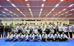 行政院長卓榮泰訪視世大運代表團備戰情形 期勉選手勇奪佳績