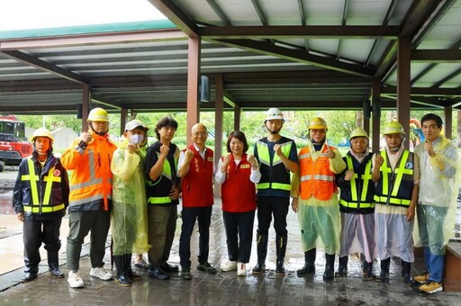 致敬風雨中最溫暖力量!黃敏惠市長慰勉第一線工程、清潔隊員