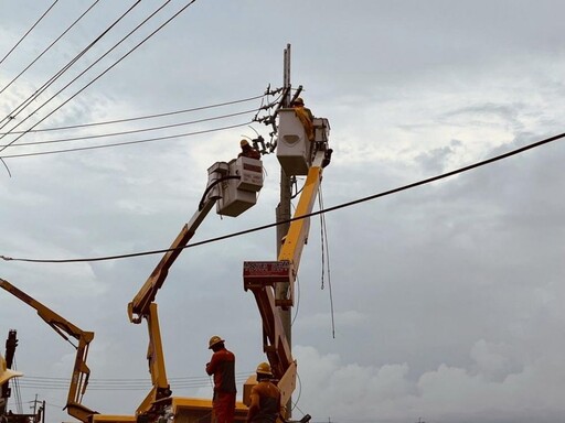 台電嘉義區處沿海堤岸多路段同步作業 搶修人員展現復電效率