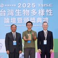 屏科大推廣「猛禽棲架」榮獲「2025台灣生物多樣性獎」銀獎肯定