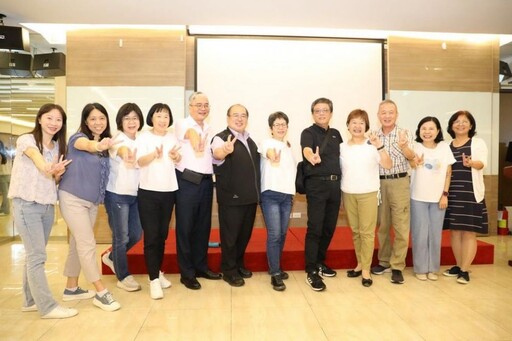 嘉縣社會局戴綵屏副局長榮退 任公職近四十年績效優異
