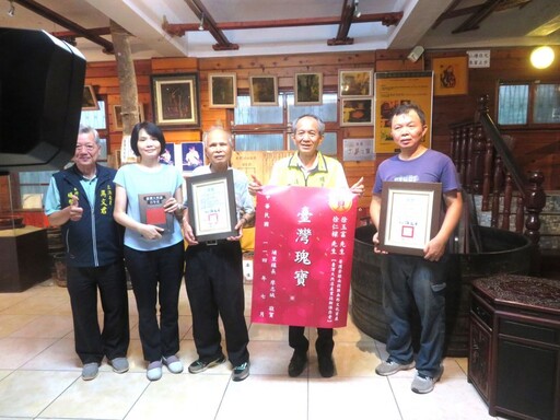 龍南天然漆博物館長徐玉富父子 榮獲台灣天然漆產業技術文化保存者