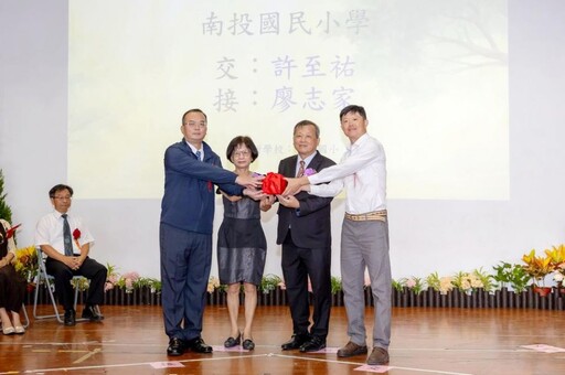 南投縣旭光高中及國中小校長交接典禮薪火相傳