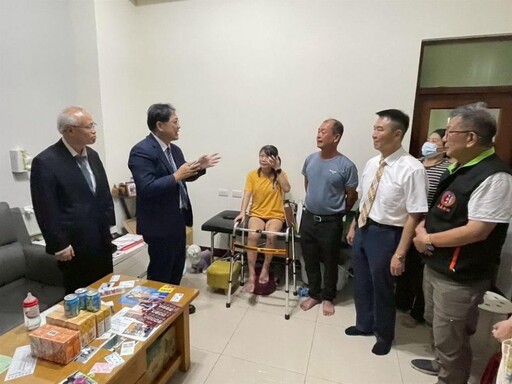 法務部長關懷受災馨生案家