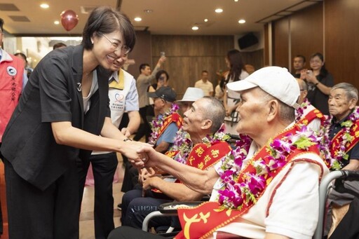 爸爸節快樂南投16位模範父親 接受許淑華縣長表揚