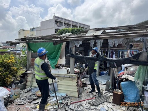 公路局攜手地方協助受災民眾 拆除風災殘破瓦片