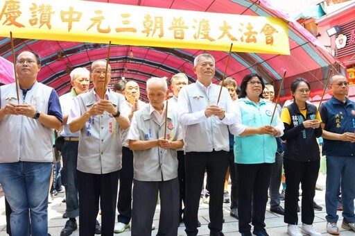 諸羅城隍中元祭登場!總值1500萬元「錢進諸羅 千萬城門」吸引民眾駐足觀賞