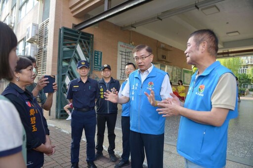 重視學童安全!鍾東錦視察建功國小護童勤務