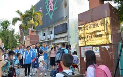 重視學童安全!鍾東錦視察建功國小護童勤務