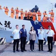 「巡護八號」遠洋漁業巡護任務凱旋 管碧玲迎接感謝守護海上漁民