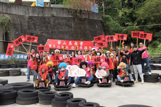 飆愛心華山「年菜開跑」邀全民加入愛老行列